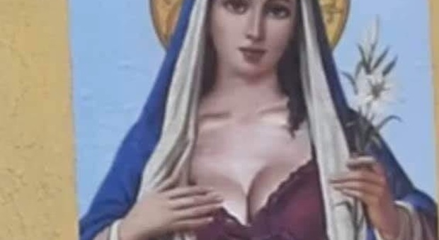 Napoli, Madonna «prosperosa» a San Pietro a Majella, è polemica: «Non è arte, è blasfemia»