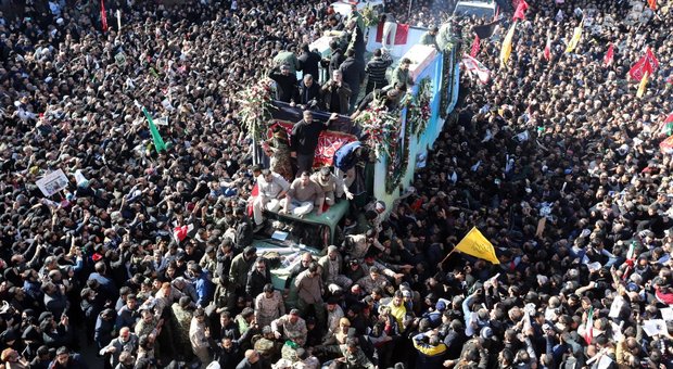 Soleimani, ressa ai funerali: 50 morti Rinviata sepoltura del generale