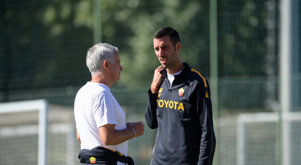 Salvatore Foti, vice di Mourinho, insieme al tecnico portoghese