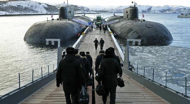 Putin, la flotta dei sottomarini nucleari si muove: cresce l'allarme. Ecco i rischi per la Nato