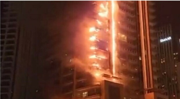 Dubai, incendio in un edificio di lavoratori stranieri nella zona antica della città: 16 morti