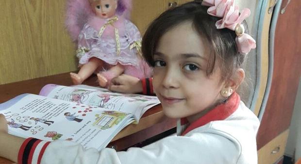 Bana a 7 anni racconta la guerra: "Il mio sogno morirà con le bombe"