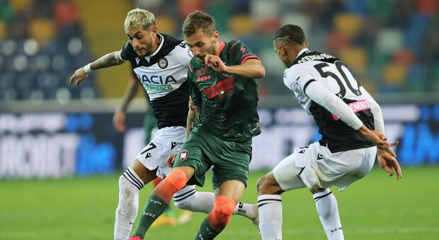 Il Crotone ha imparato a difendersi, Udinese superiore ma non va oltre lo 0-0