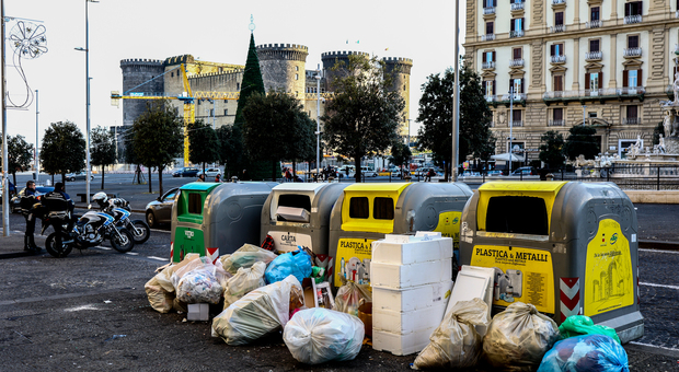Emergenza rifiuti a Napoli, rivoluzione Asìa: i manager si dimettono, cambia la governance