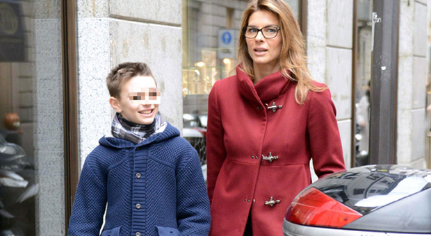 Martina Colombari spese da mamma: shopping col figlio Achille
