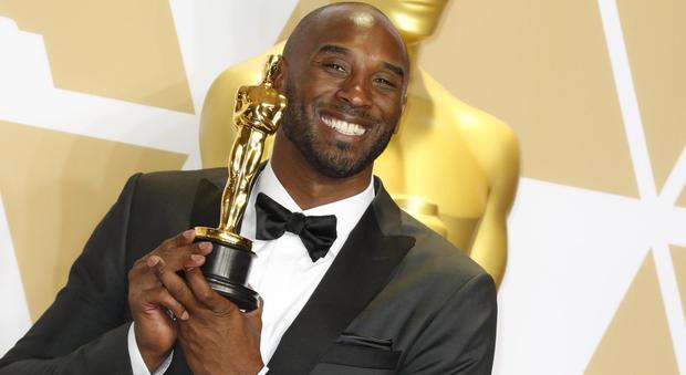 Kobe Bryant vince l'Oscar e ringrazia la moglie in italiano: "Ti amo con tutto il mio cuore"