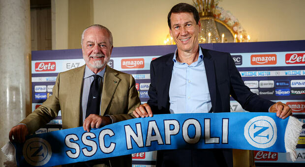 Rudi Garcia e Aurelio De Laurentiis con la sciarpa del Napoli