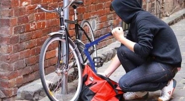 A Maiori per rubare bici elettriche, nocerino incastrato dai video