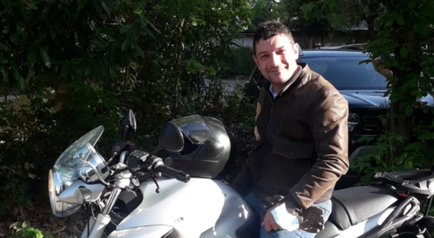 Reggio Emilia, Marcello Esposito morto a 40 anni per un incidente in moto: lascia moglie e tre figli piccoli