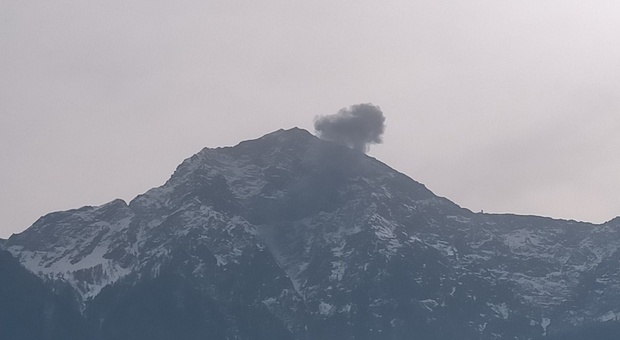 Lecco, jet militare prende fuoco in volo e si schianta sul monte Legnone