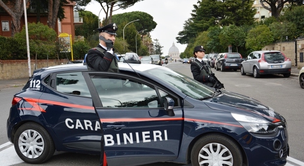 Roma, falsi poliziotti derubavano turiste a San Pietro: arrestati 3 romeni