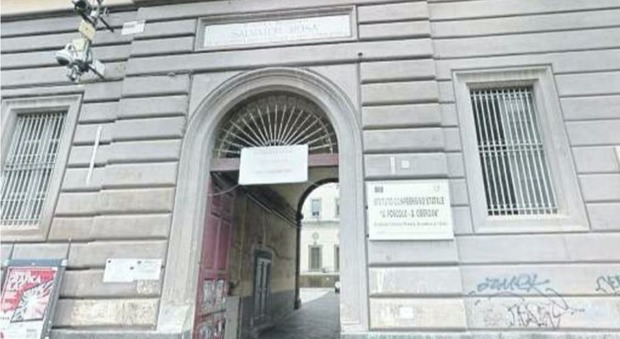 Coronavirus, scuole chiuse e classi virtuali spente: a Napoli la rivolta dei genitori