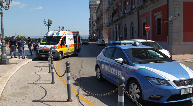 Choc a Taranto: uomo minaccia di gettarsi dal lungomare: salvato