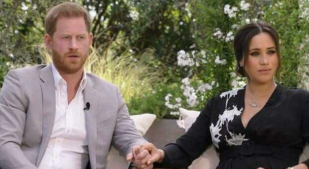 Meghan e Harry da Oprah Winfrey, la stampa britannica choc: «Si autocommiserano evocando razzismo e tentazioni suicide»