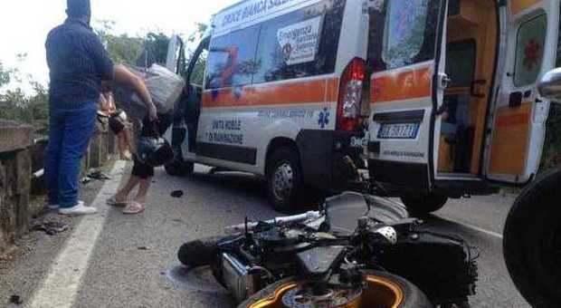 Schianto in moto sull'Amalfitana: gravi due ragazzi, traffico bloccato per i soccorsi