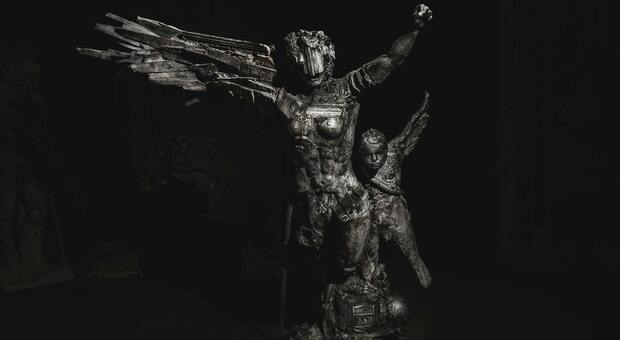 Napoli, al Mann la scultura di Christian Leperino «Il sogno dell'eroe»: è stata donata da Artobonus