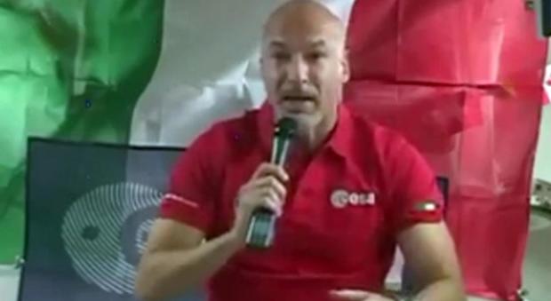 Luca Parmitano, l'allarme dalla stazione spaziale: «Vedo deserti avanzare e ghiacci sciogliersi»