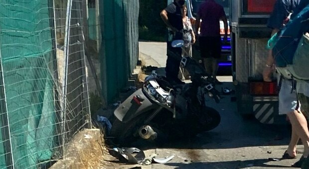 Scooter contro camion: morto un uomo di 51 anni