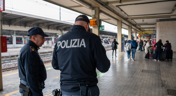 Ventenne travolta da un treno fuori dalla stazione di Mestre, bloccata la linea Venezia-Padova. Ritardi fino a 2 ore