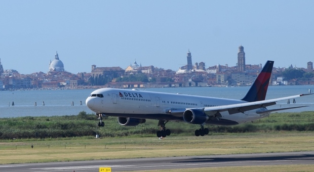All'aeroporto di Venezia manca il personale per accogliere i turisti: 450 posti di lavoro vacanti