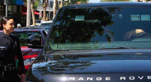I Beckham col Suv in doppia fila bloccano ​il traffico a Los Angeles: interviene la polizia