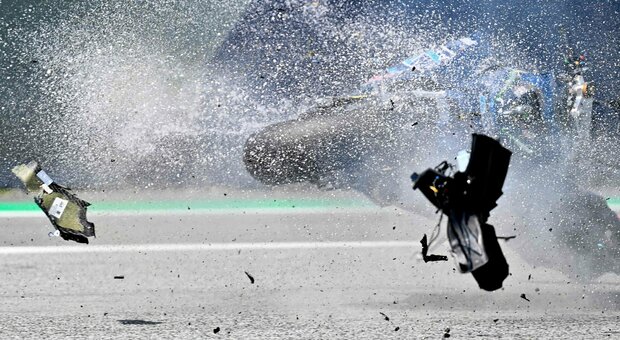 Moto2, incidente choc: Syahrin distrugge moto Bastianini