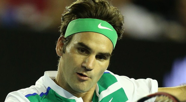 Federer operato a un ginocchio: rimarrà fuori un mese