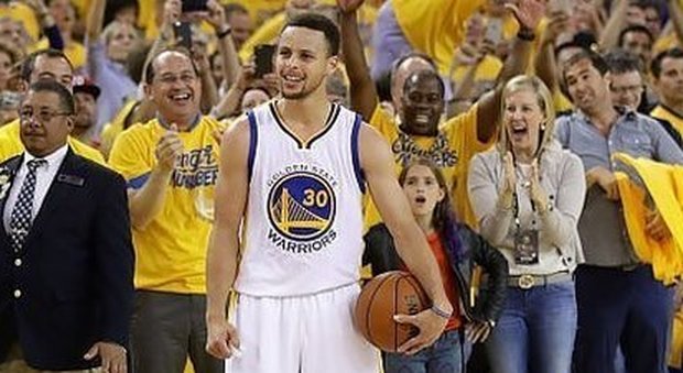 Curry scatenato, battuta Oklahoma: la finale sarà ancora Warriors-Cavs