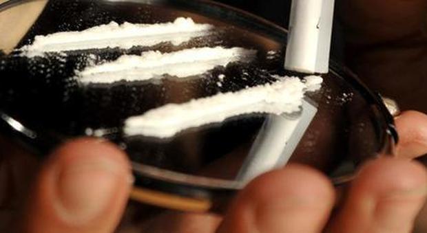 Compra la cocaina con le mance di Natale: denunciato un 17enne