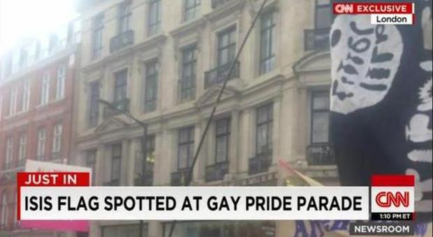"Una bandiera dell'Isis al corteo del Gay Pride": la Cnn non riconosce i sex toys