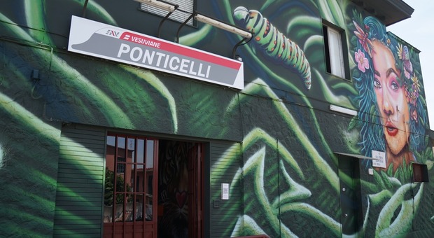 Ponticelli, rinasce la stazione Eav con la street art: i colori della natura contro il degrado