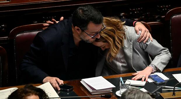 Meloni difende Salvini e Orban Battute e stoccate all’opposizione