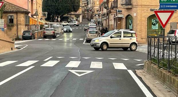 Stop al traffico caos nella Città Alta: «Strada problematica in sicurezza»