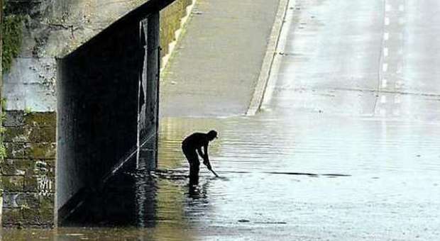 Roma, mai così tanta pioggia a giugno e luglio. I balneari: "Affari crollati dell'80%"