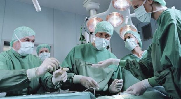 Chirurgia robotica "recupera" un rene e salva due vite a Torino