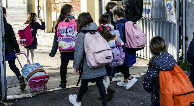 Scuola, cambiano le regole: nel Lazio in 60 mila tornano in aula senza il certificato medico