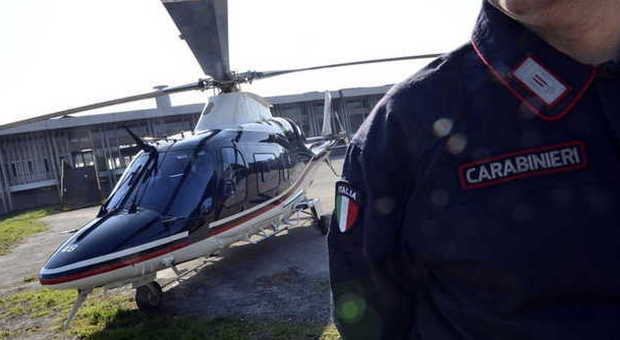 Carabinieri, blitz con l'elicottero per i clandestini nell'ex seminario