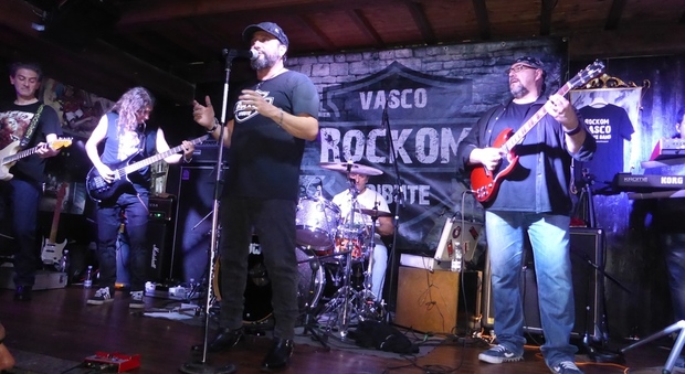 La chitarra di Braido e i Rockom infiammano la Tuscia nel nome di Vasco