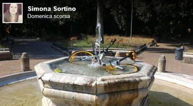 Roma, vandali a Città Giardino, una oBike gettata nella fontana