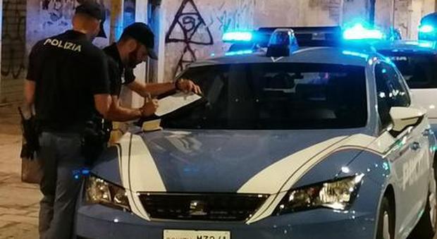 Si arrampica sulla grondaia e sfonda la finestra per aggredire la ex: 26enne marocchino arrestato