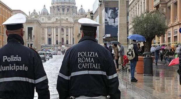 Roma, riparte il concorso per vigili urbani: 300 posti disponibili