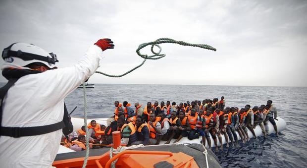 Migranti, Ue punta su rimpatri più rapidi per gli irregolari: aumentano le squadre di guardie di frontiera Frontex