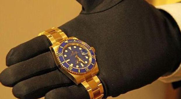 Napoli, assalto a turista americano per un orologio di 17mila dollari: fermato un 27enne