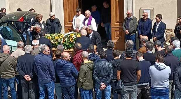 Il funerale di Gianfranco Tonti nella chiesa di San Pio V a Cattolica. Si ringrazia Ballante