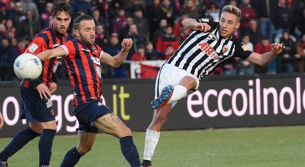Ciciretti debutto amaro: l'Ascoli travolto 3-0 al Del Duca dal Perugia