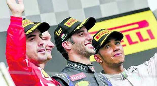 Alonso straordinario, ma non basta: ​solo 2° in Ungheria, vince Ricciardo