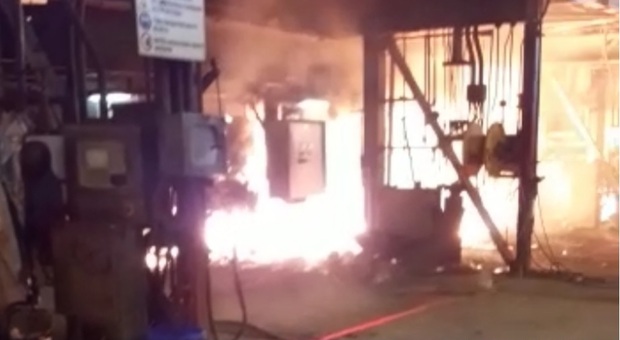 Ex Ilva, incendio in reparto a Pasquetta: operaio licenziato