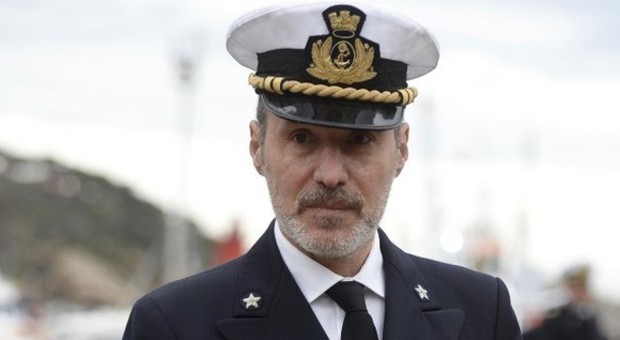 Costa Concordia, De Falco trasferito da Livorno. Il capitano: «Sono amareggiato»