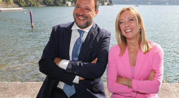 immagine Salvini e Meloni, selfie e abbracci a Cernobbio: «Governeremo insieme»