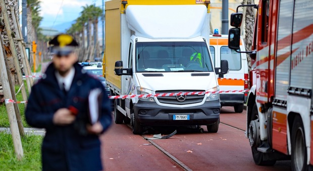 Napoli, morte nel cantiere di via Marina: uomo travolto e ucciso dal camion in retromarcia